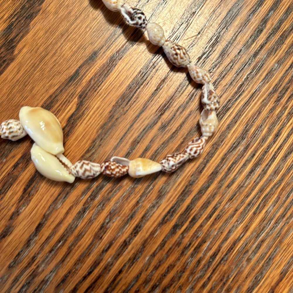 Shell necklace. - Picture 5 of 5